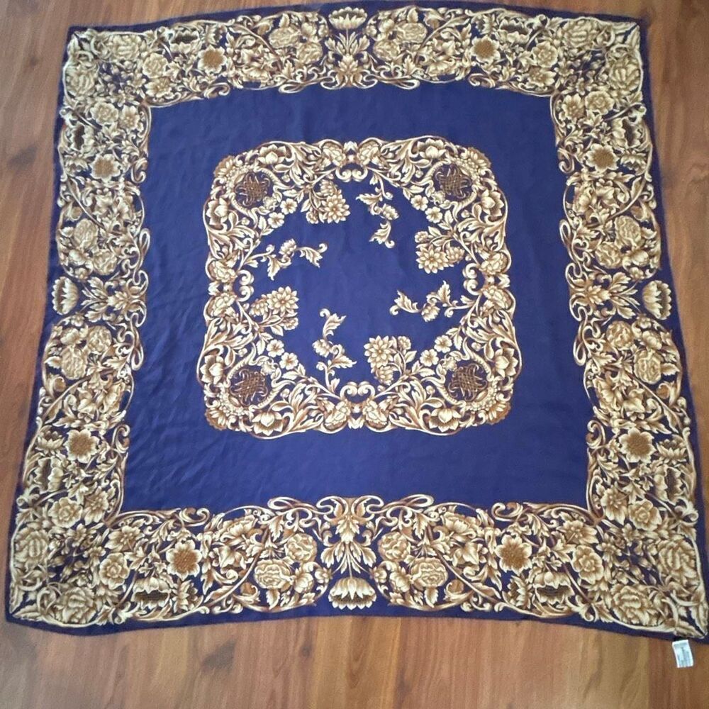 Museum of fine arts Boston 100% silk scarf, floral Navy tan made in Japan